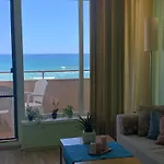 B - бийч B Apartment