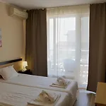 B - бийч B