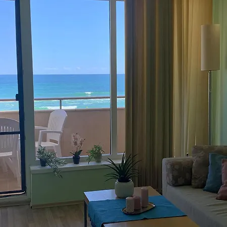 B - бийч B Apartment