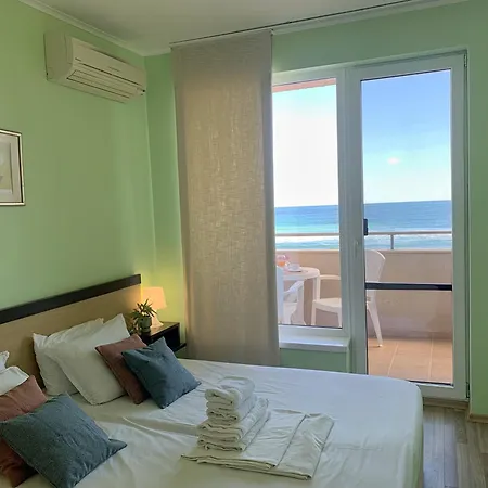 B - бийч B Apartment